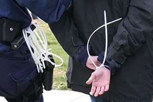 Кабельные стяжки — 15 способов применения при чрезвычайных ситуациях