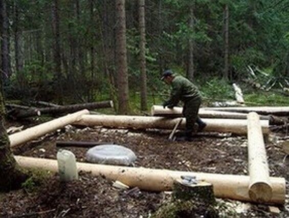 первый венец фундамента зимовья