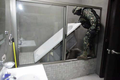 Потайная дверь в секретное место